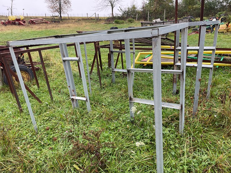 #8116-•-misc-metal-frames-image-14