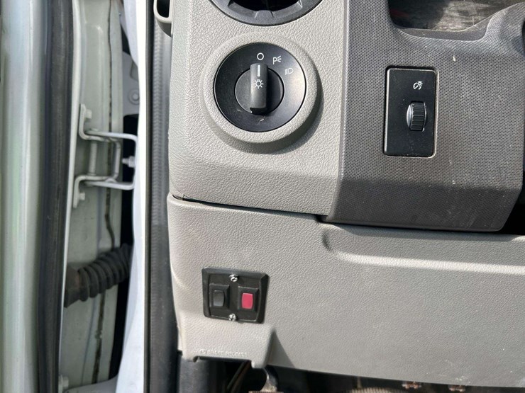 2015-ford-e350-image-14