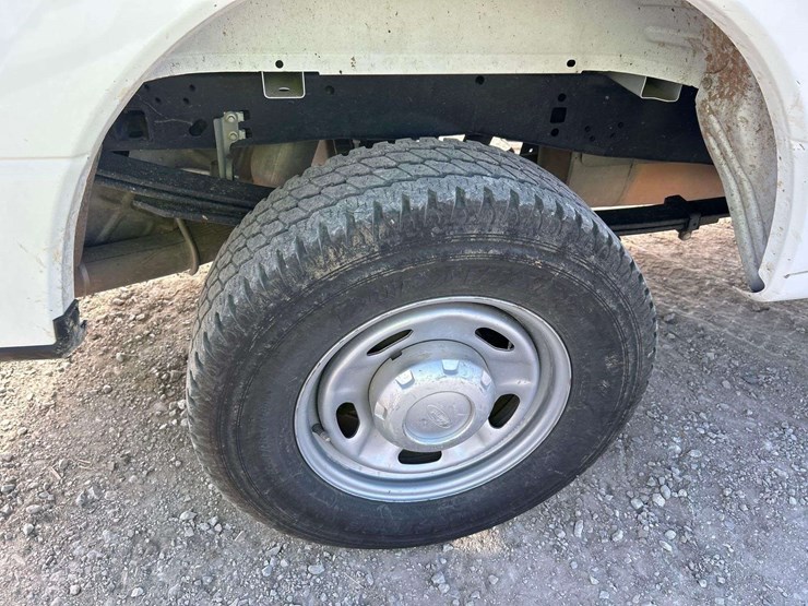 2022-ford-f250-xl-image-23