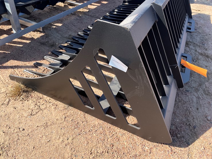 #4111-•-72"-rock-bucket-attachment-image-7