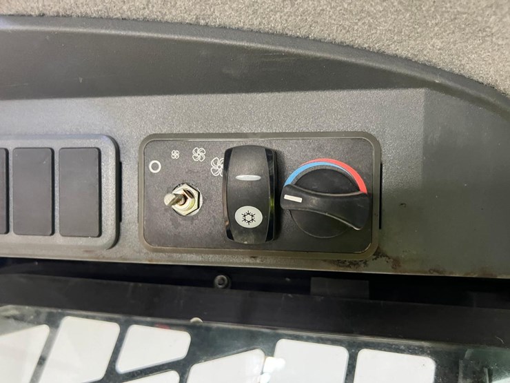 caterpillar-272c-image-25