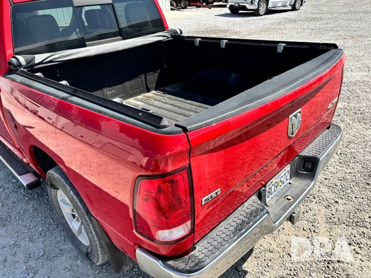 2017-ram-1500-slt-image-32