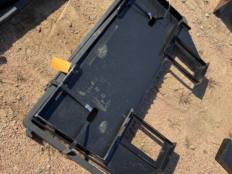 #4137-•-universal-pallet-fork-attachment-image-1