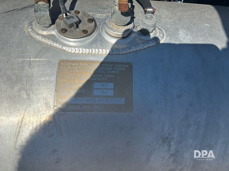 2004-peterbilt-379-image-13