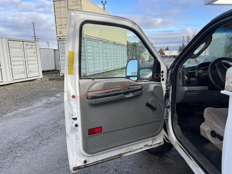 2005-ford-f550-image-29