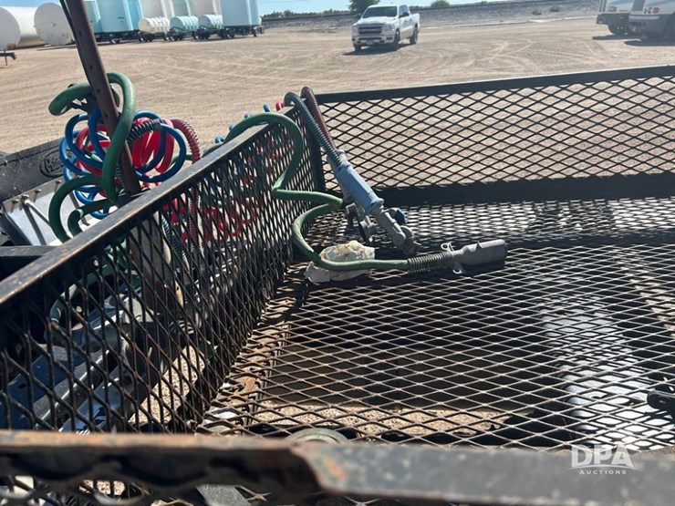 2004-peterbilt-379-image-26