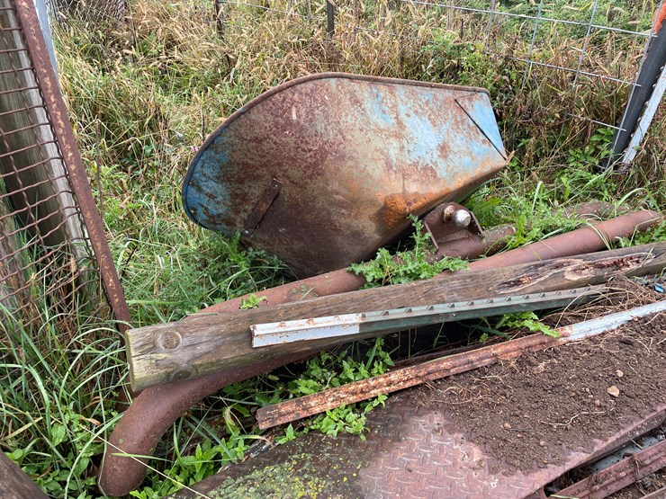 #9610-•-pile-of-miscellaneous-metal-image-6