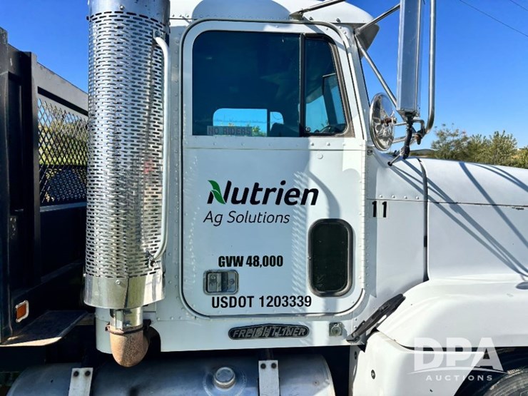 1993-freightliner-fld120-image-58