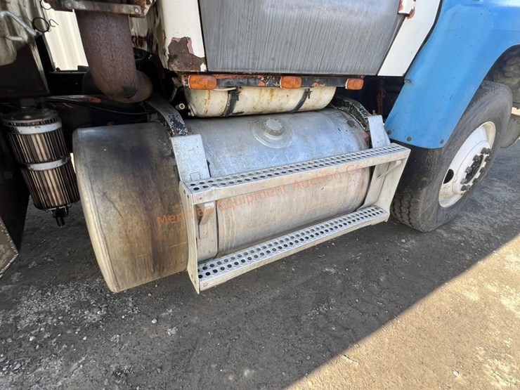 1979-ford-9000-image-16