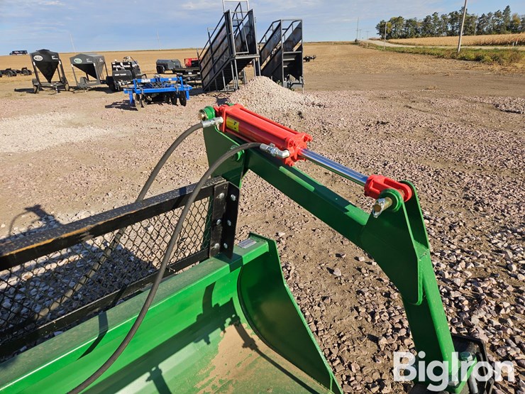 2025-john-deere-740-image-19