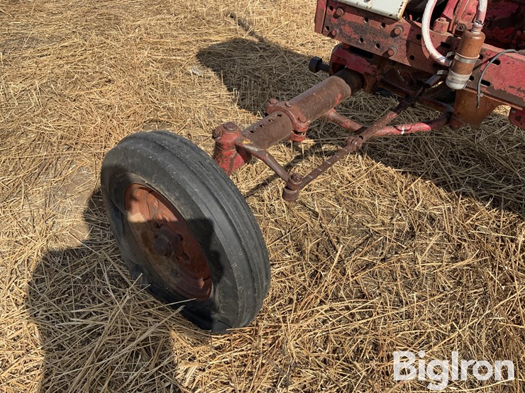 1959-farmall-560-2wd-tractor-image-15