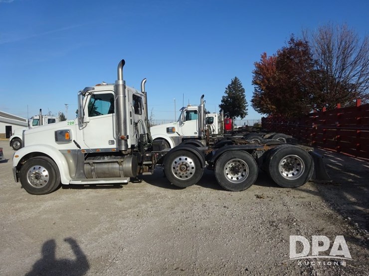 2016-freightliner-coronado-day-cab-glider-truck-(pz13982,-unit-720)-image-32