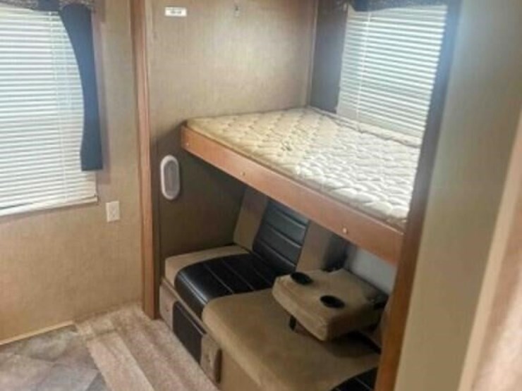 2014-palomino-travel-trailer-image-3