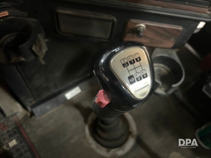 1999-freightliner-fld120-image-41