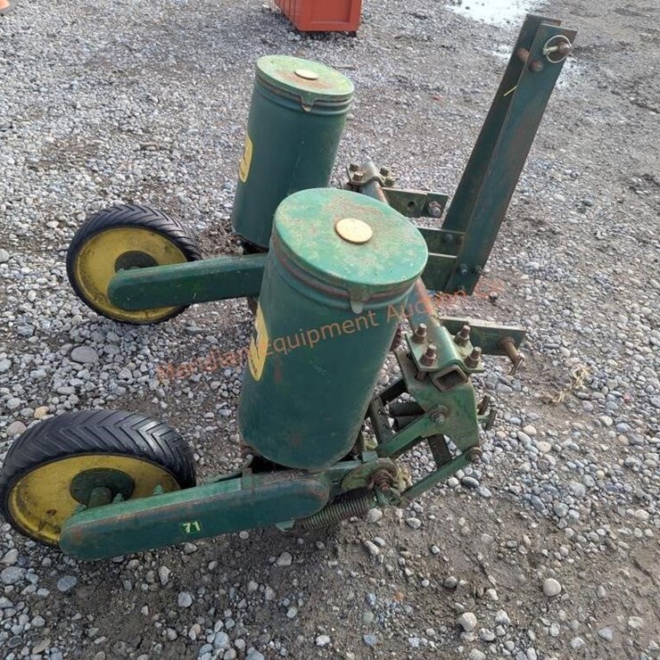 JOHN DEERE 2