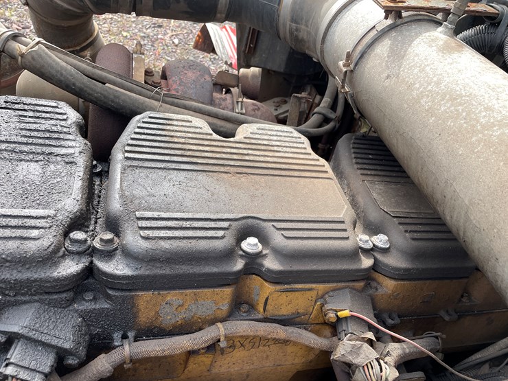 #1001-•-2004-kenworth-semi-tractor-(has-mi-title)-image-25