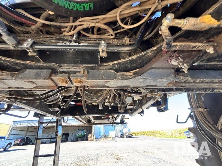 2020-case-ih-patriot-4440-image-47