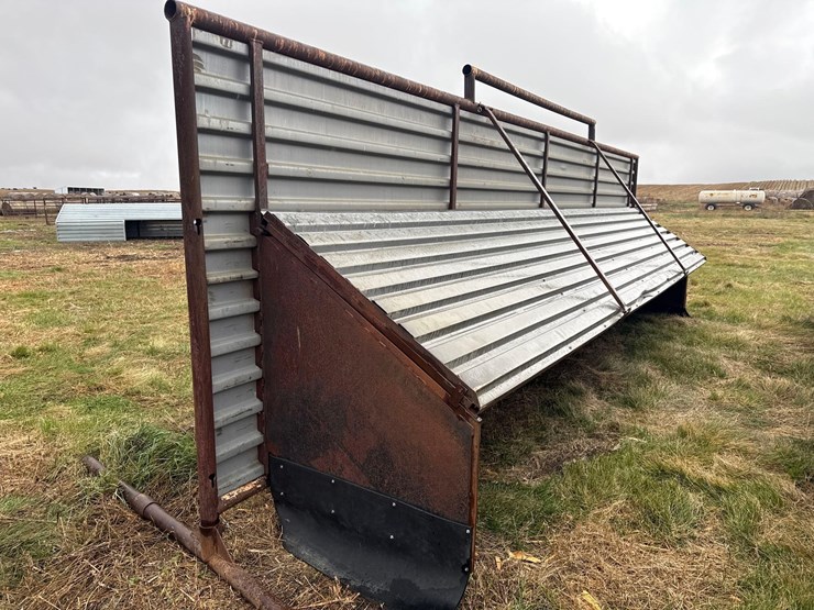 freestanding-windbreak-panel-and-calf-shelter-image-1