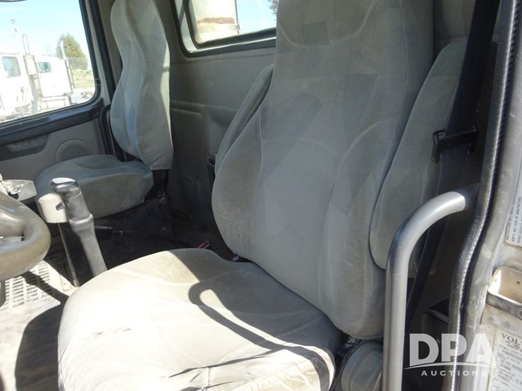 2007-volvo-vnl-day-cab-truck-(pz13987,-unit-110)-image-89