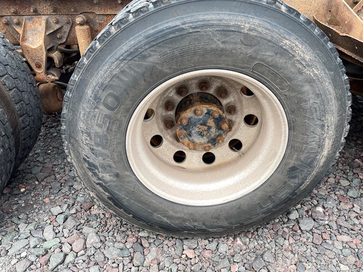 #1000-•-2005-mack-semi-tractor-(has-mi-title)-image-59