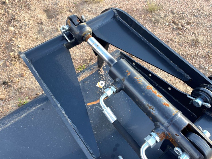 #4050-•-84"-smooth-faced-grapple-bucket-attachment-image-9