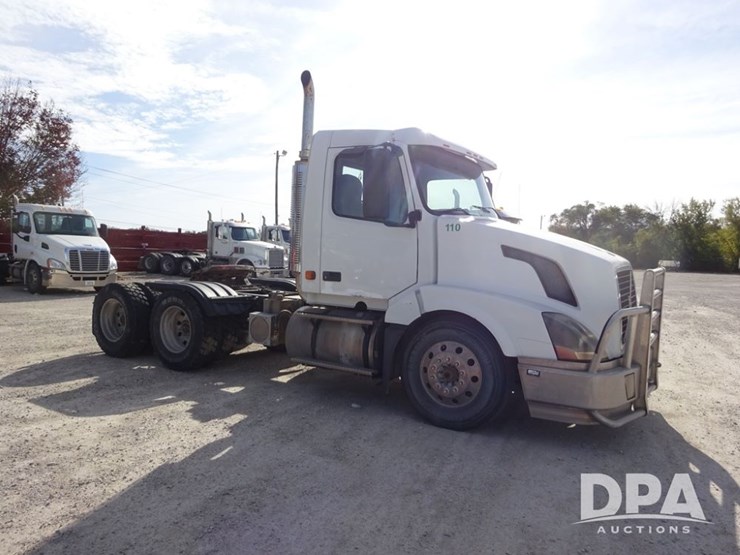 2007-volvo-vnl-day-cab-truck-(pz13987,-unit-110)-image-13