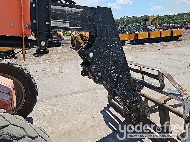 2018-sky-trak-6042-image-12