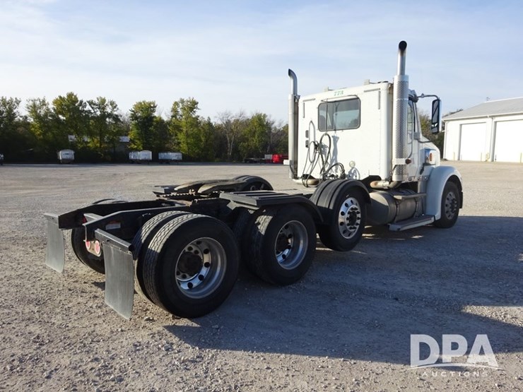 2018-freightliner-coronado-day-cab-glider-truck-(pz13996,-unit-773)-image-17