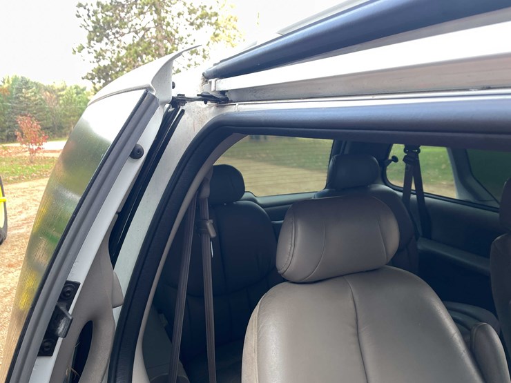 1999-chrysler-town-&-country-image-77