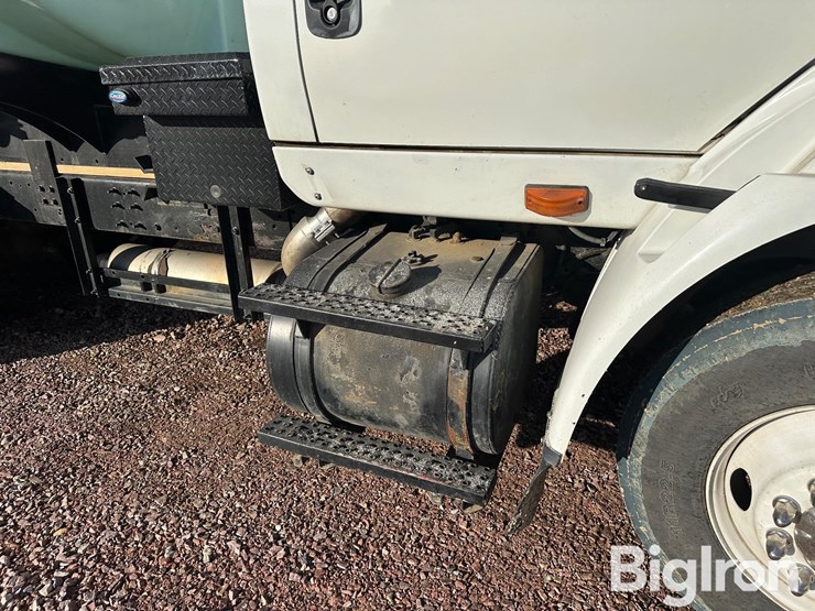 2005-international-8600-image-17