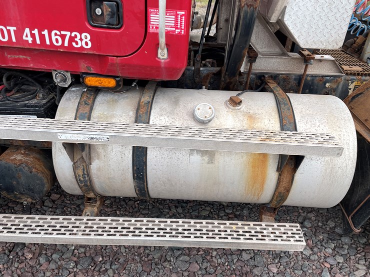 #1000-•-2005-mack-semi-tractor-(has-mi-title)-image-21