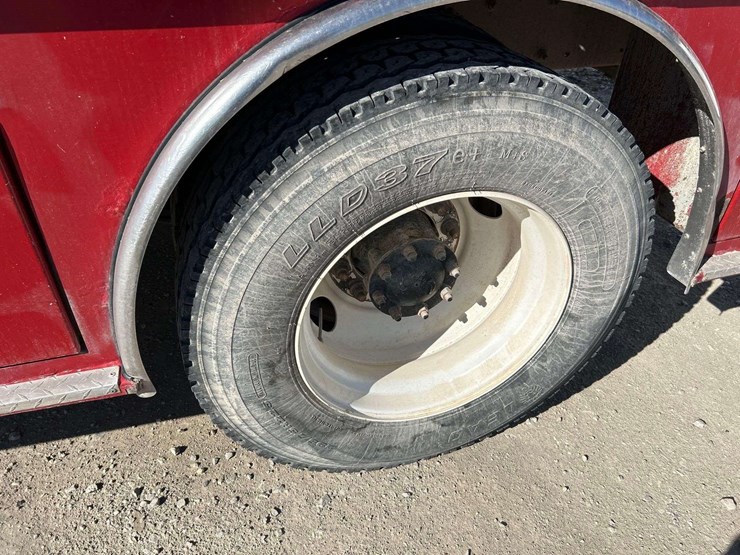 2019-freightliner-day-cab-image-29