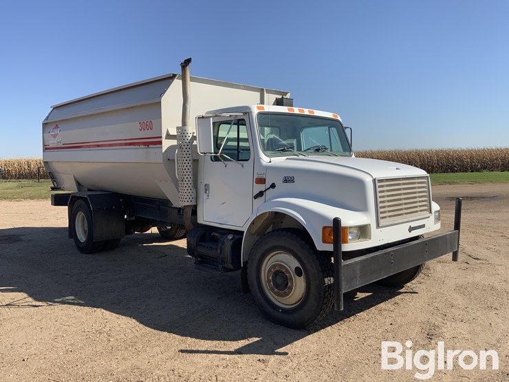 2001-international-4700-image-3