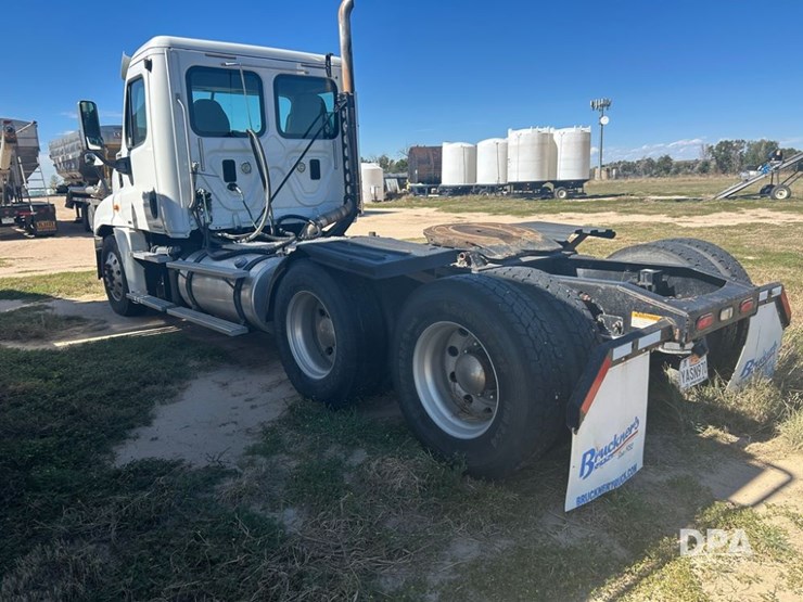 2012-freightliner-cascadia-truck-(cp1182-unit-517)-image-5