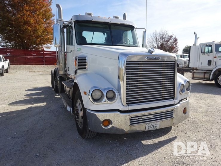 2017-freightliner-coronado-day-cab-glider-truck-(pz13993,-unit-725)-image-7