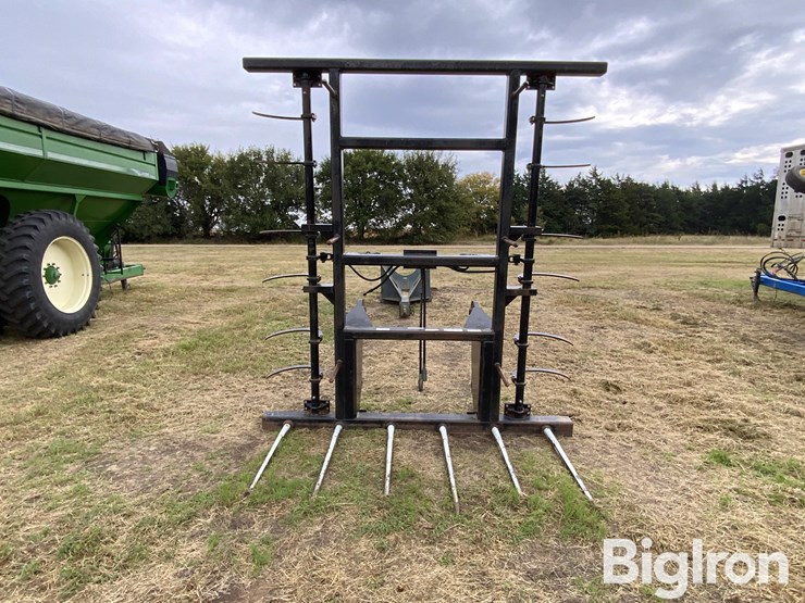 dymax-bale-spear-wheel-loader-attachment-image-2