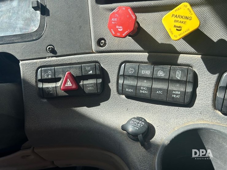 2012-freightliner-cascadia-truck-(cp1182-unit-517)-image-41