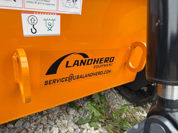 landhero-ldh-ht380-mini-skid-steer-loader-image-5