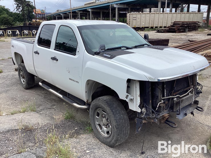 2013-chevrolet-silverado-2500-image-3