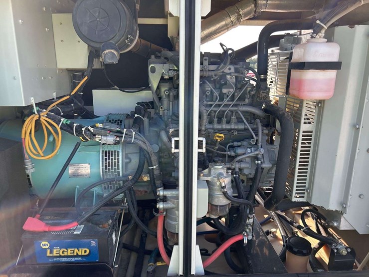 2014-multiquip-whisperwatt-40kw-three-phase-diesel-generator-image-11