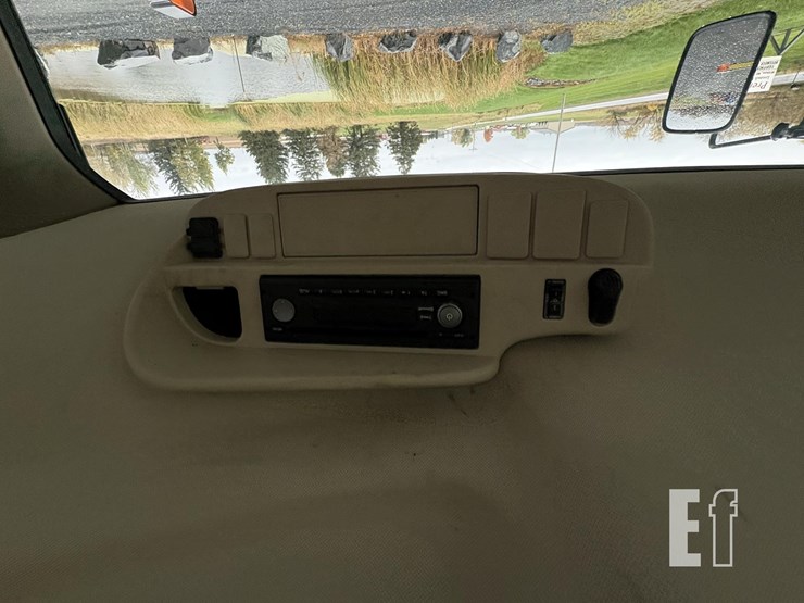 2017-john-deere-6145r-image-25