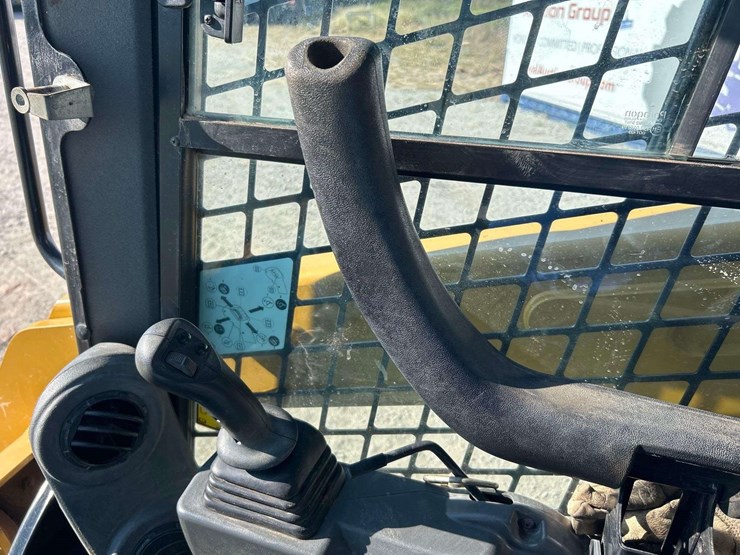 2020-caterpillar-259d3-image-11