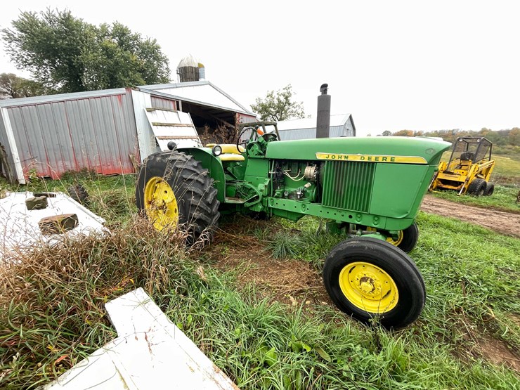 john-deere-3010-image-4