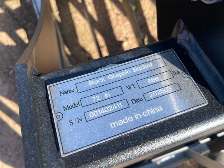 #4113-•-72"-rock-grapple-bucket-attachment-image-17