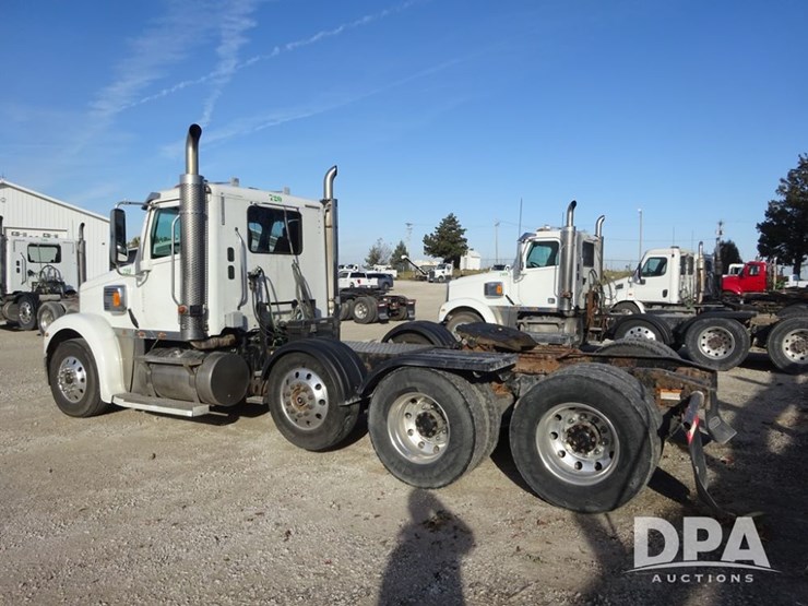 2016-freightliner-coronado-day-cab-glider-truck-(pz13982,-unit-720)-image-29