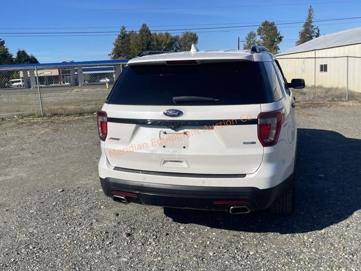 2016-ford-explorer-image-8