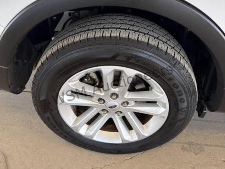 2017-ford-explorer-image-8