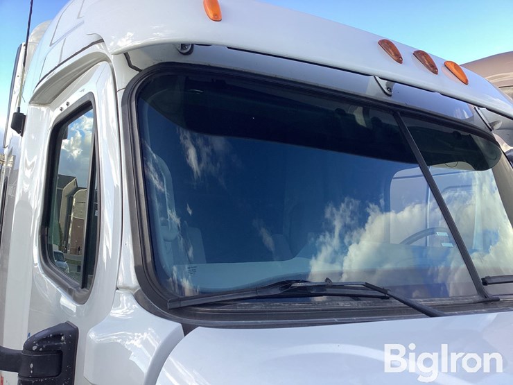 2013-freightliner-cascadia-125-image-10