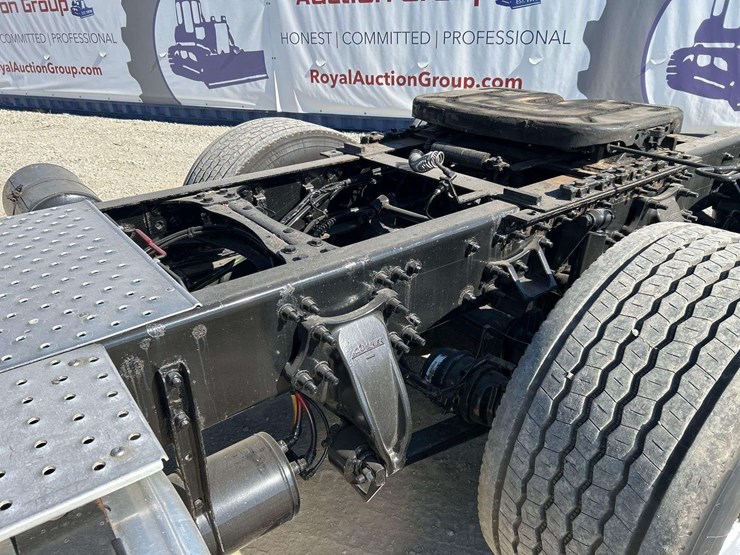 2021-freightliner-cascadia-116-image-20