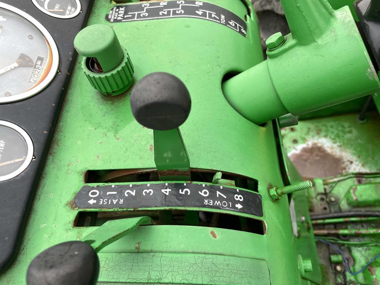 john-deere-3010-image-24